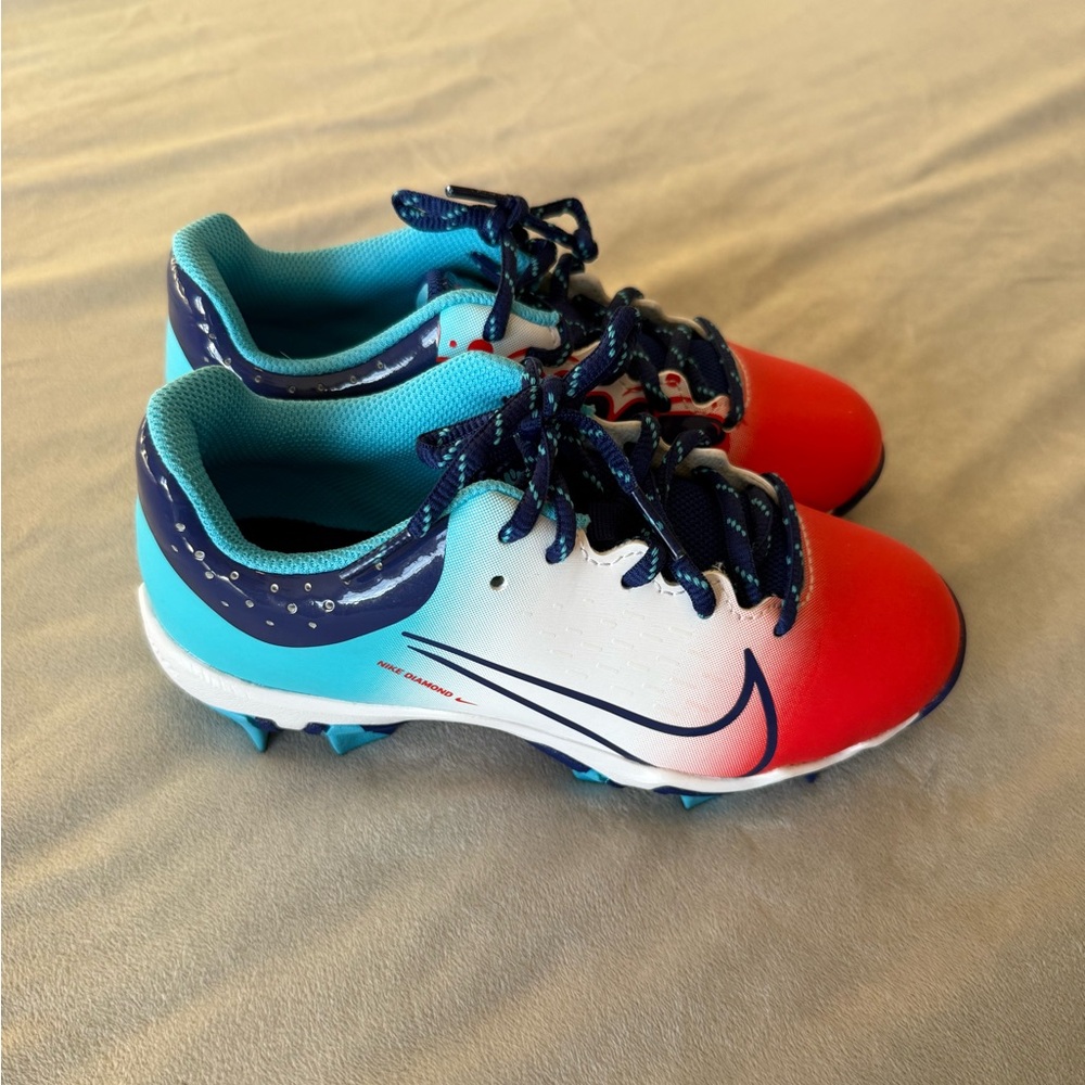 NEW Nike Kids Softball Cleats Shoes 2.5Y